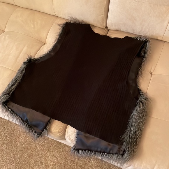 NWT faux fur vest - Picture 7 of 7